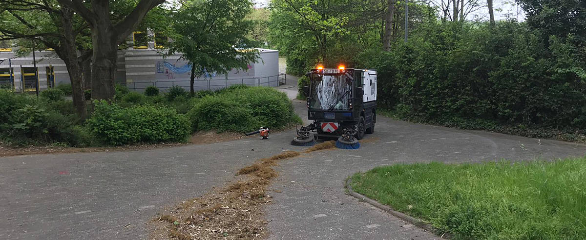 Grauflächenpflege NRW, Fahrzeug für Grauflächenpflege, Parkplatzreinigung