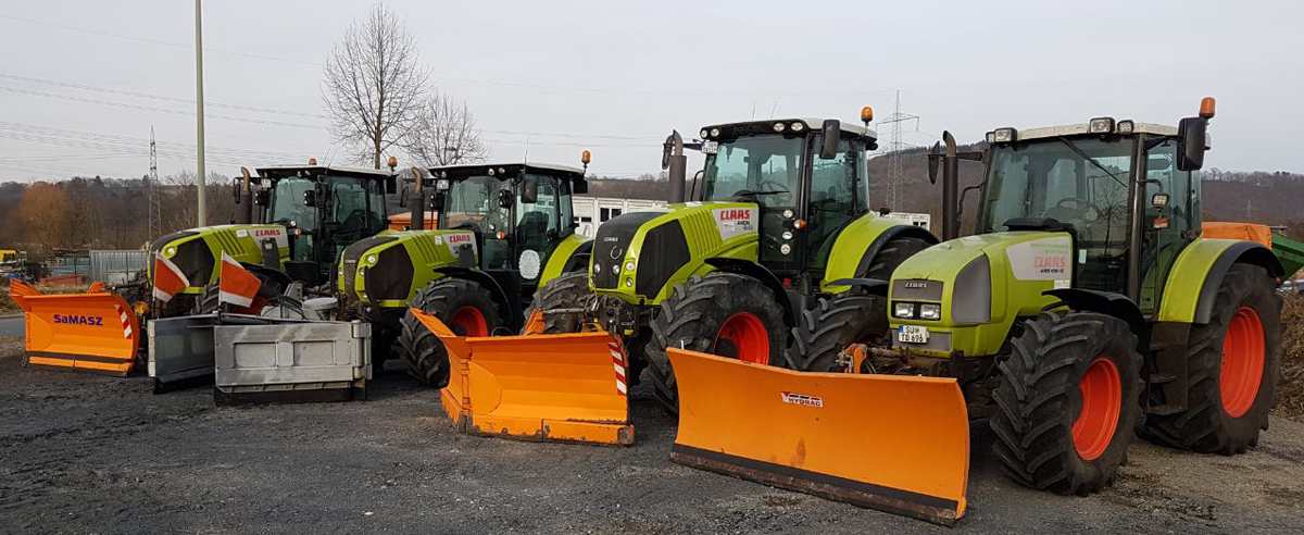 Winterdienstfahrzeuge, Schnee räumen mit Traktoren